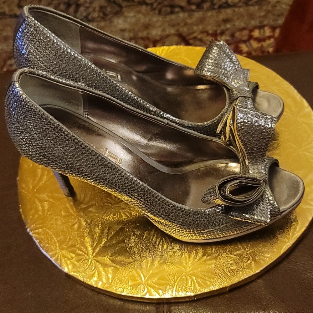 Shoes - Picture 4 of 7